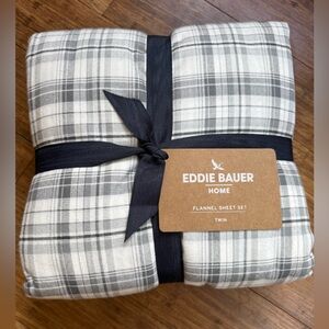 Eddie Bauer Home 100% Cotton- White and Gray Plaid Flannel Sheet Set- Twin Size